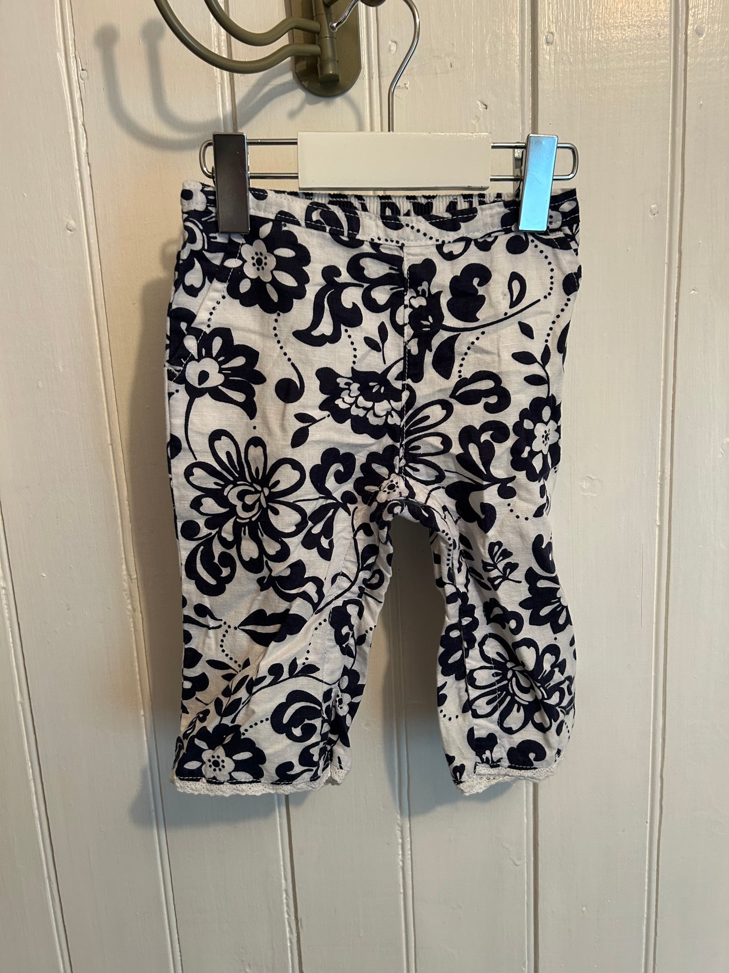 Gap 6/12m black & white floral linen pants