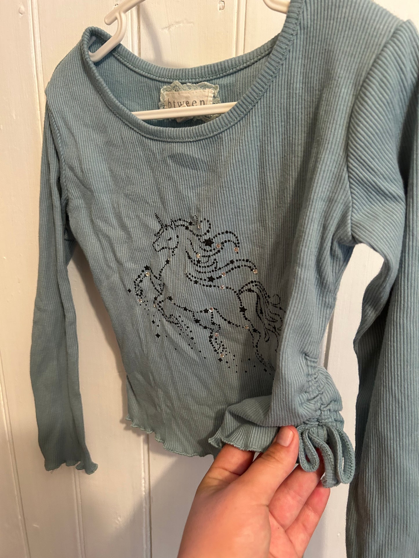 Btween 4/5 blue ribbed horse shirt