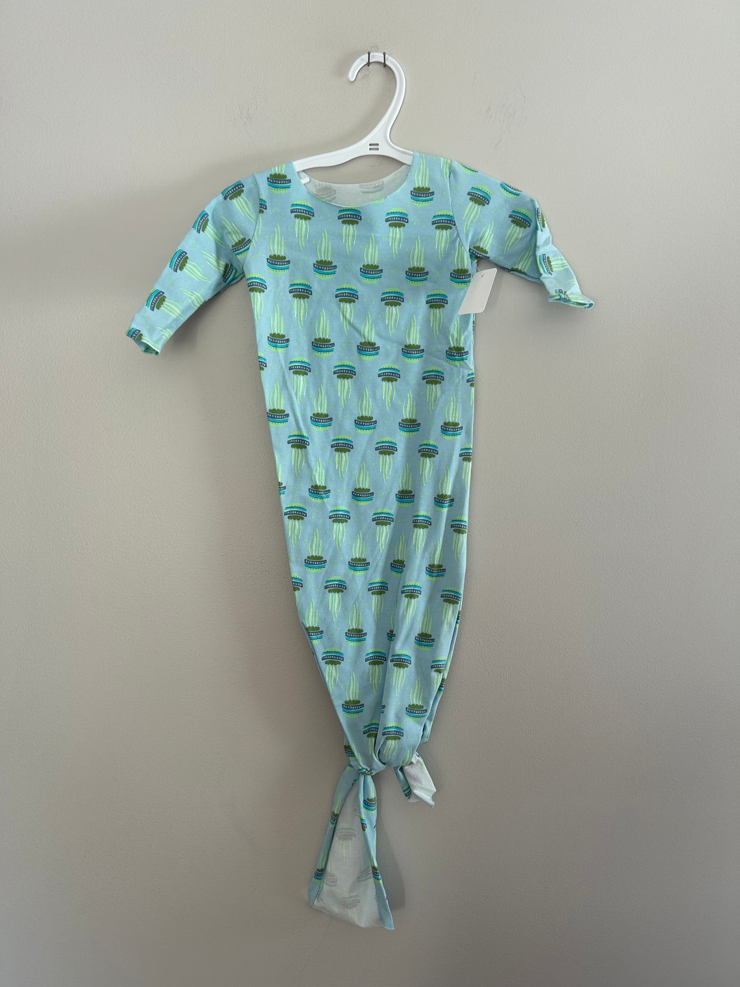 NEW handmade 0-6m plant knot gown