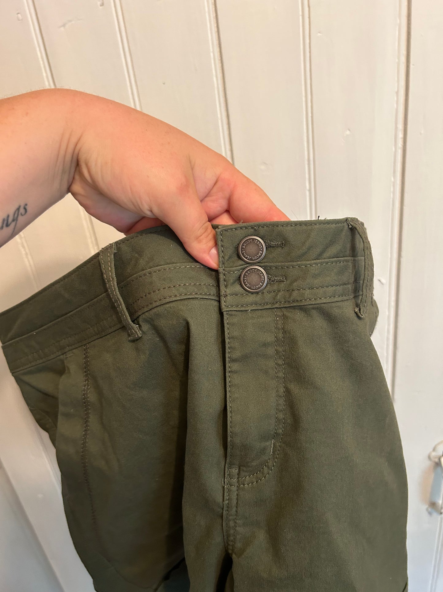 NEW Brody jeans 34 green khaki shorts