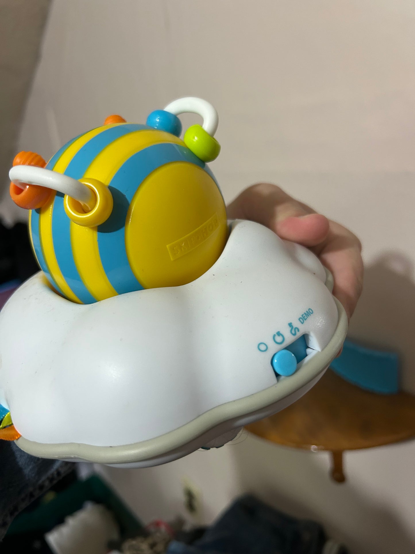 Skiphop follow me bee cloud