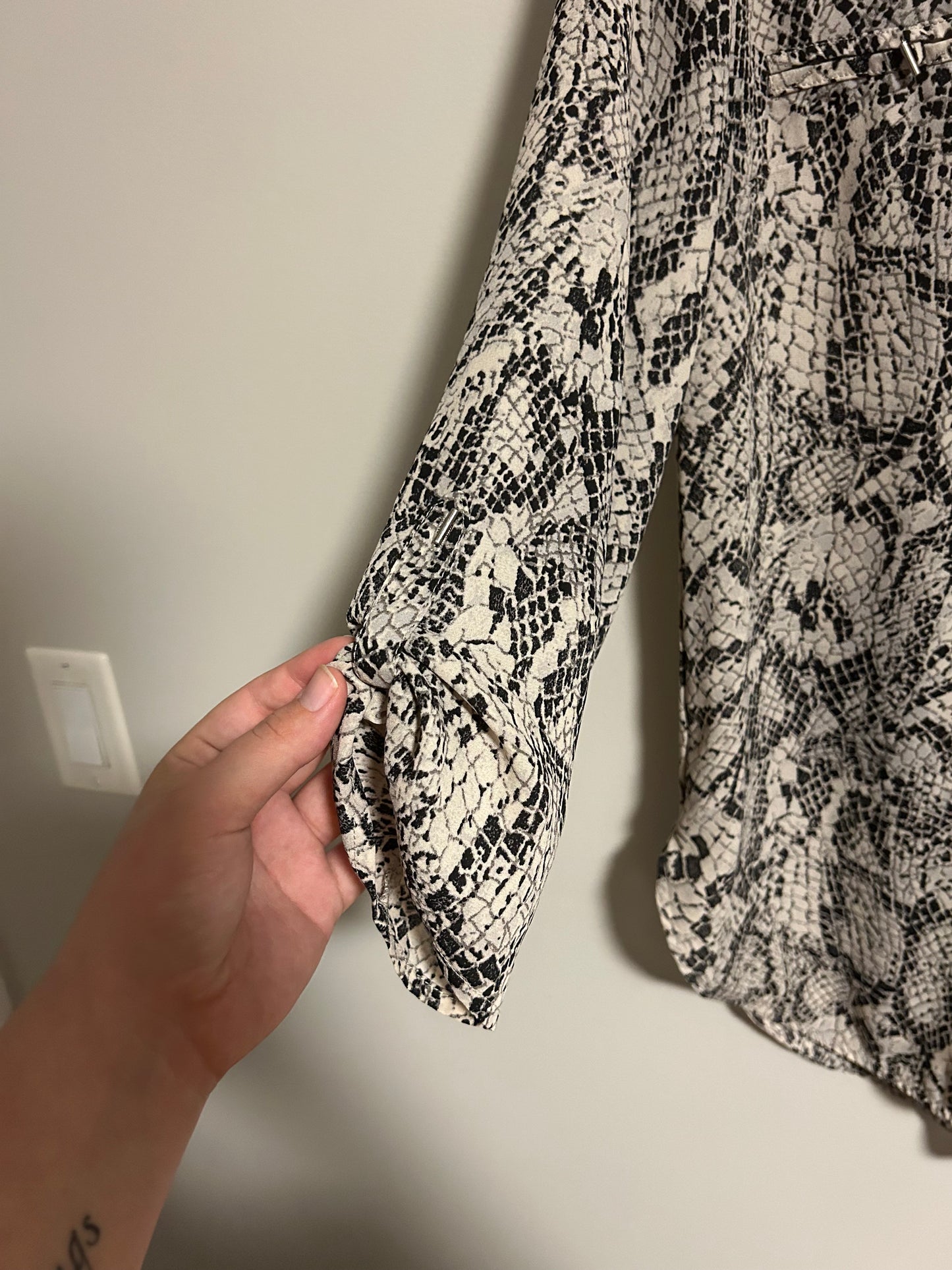 Dynamite large grey snake print blouse