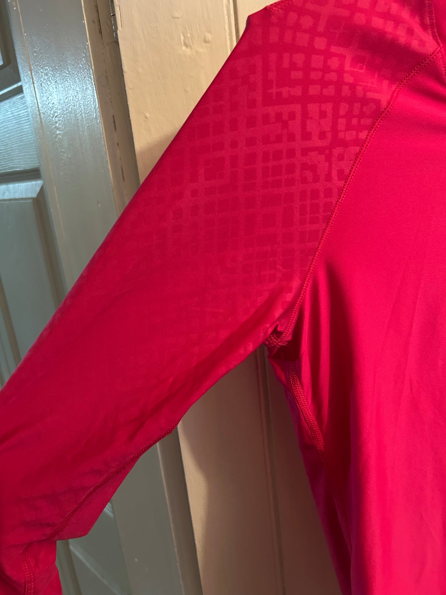 Under armour small pink long sleeve top