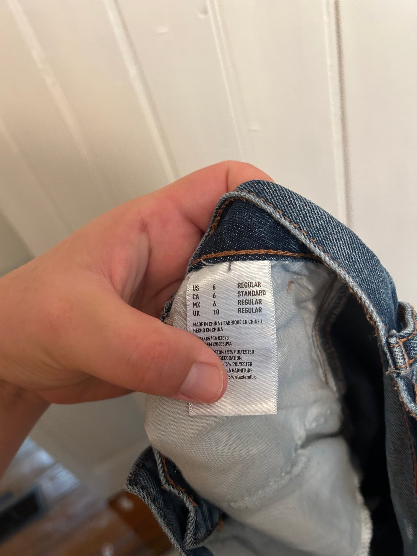 American eagle 6 medium wash mom jeans