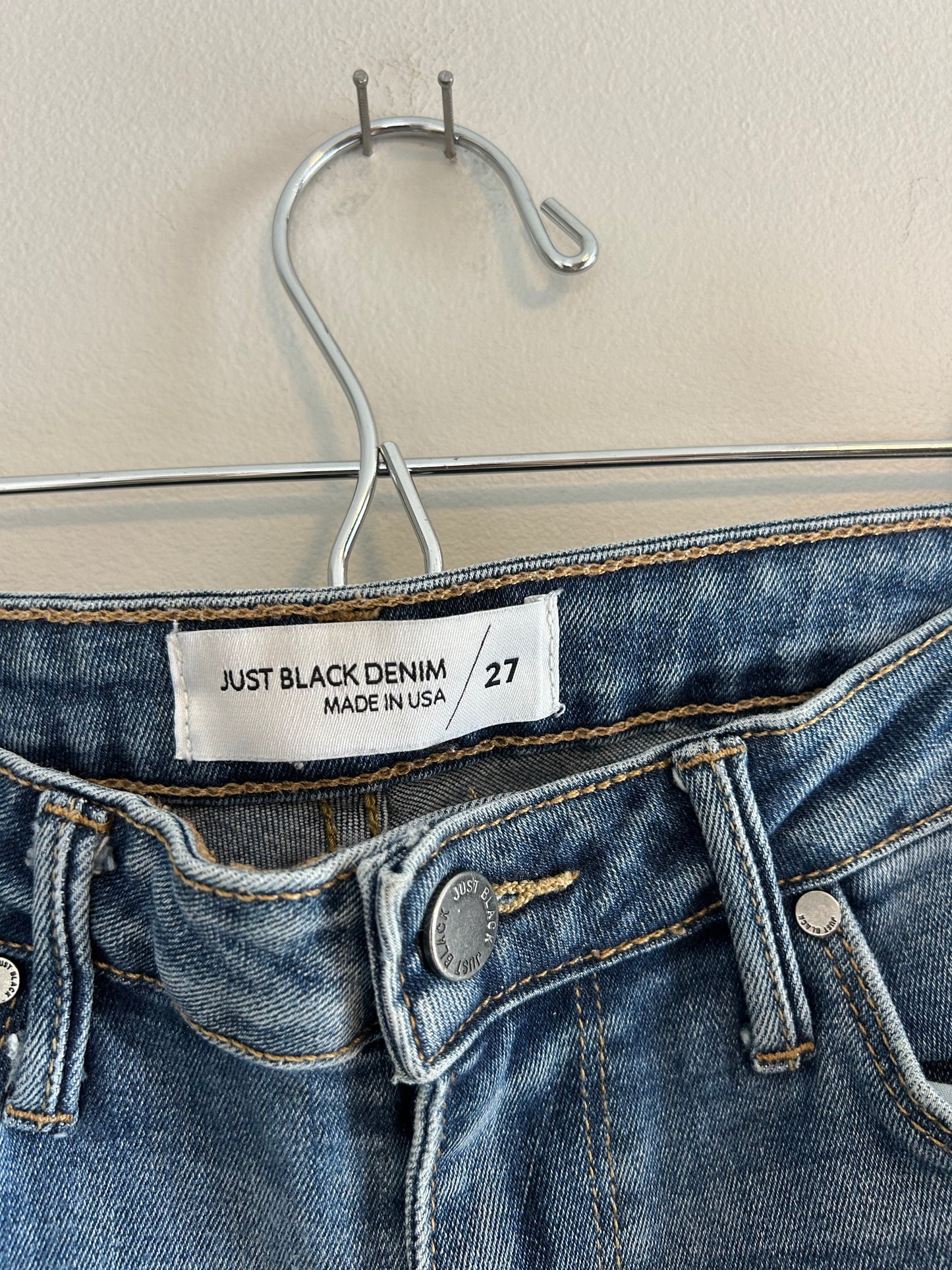 Just black 27 light wash skinny distressed ankle jeans