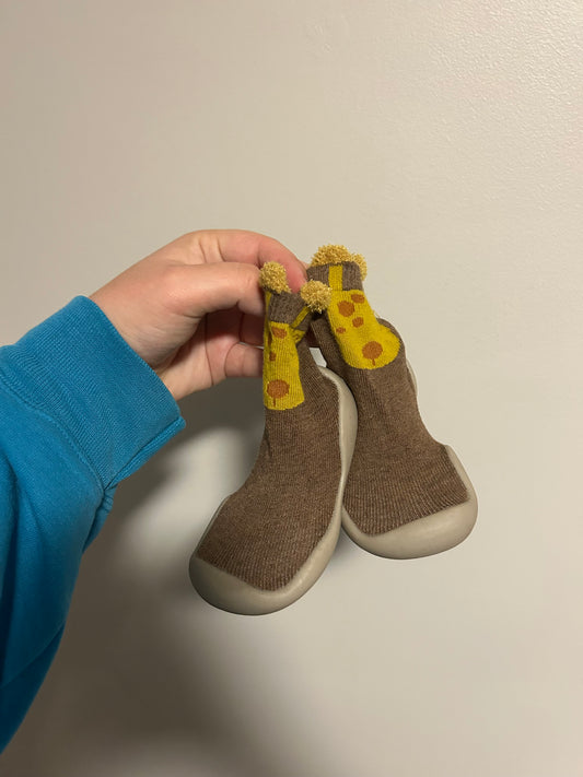 Infant 6 brown giraffe sock shoes