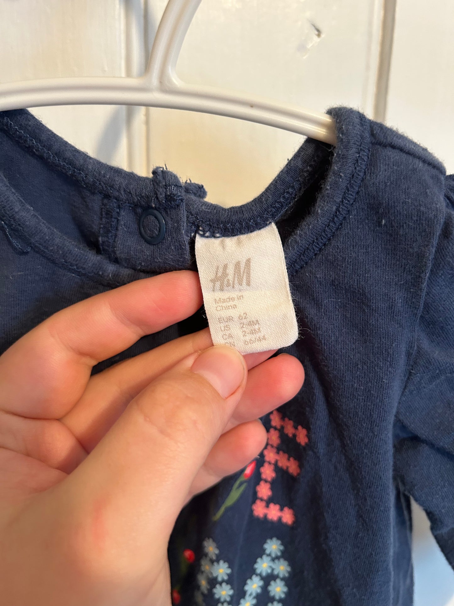 H&M 2/4m floral love mom top