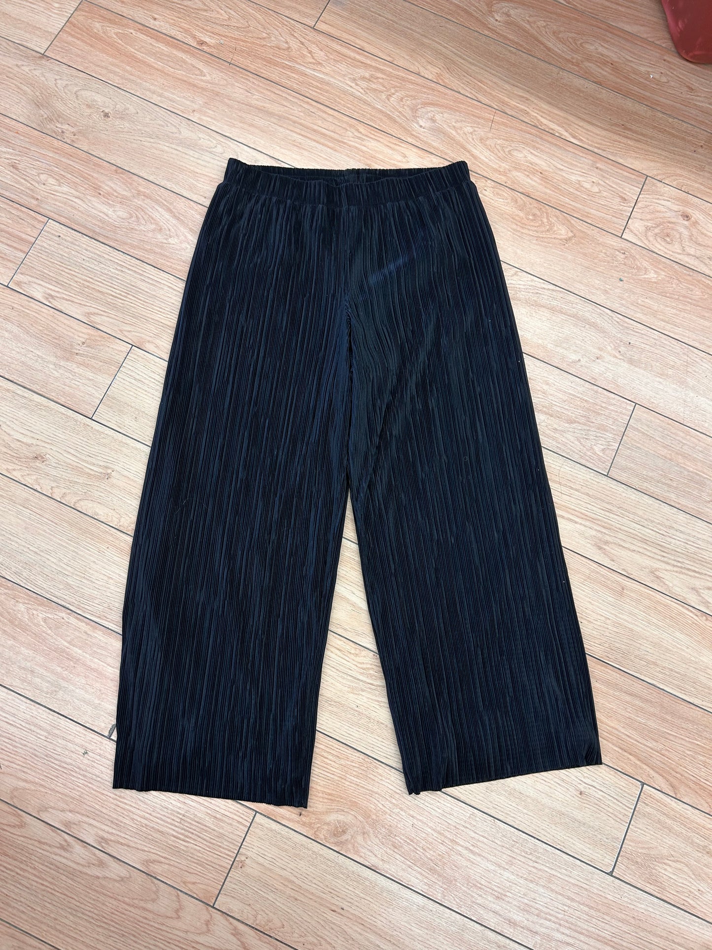 Anne Klein medium black ribbed cropped wide leg pants