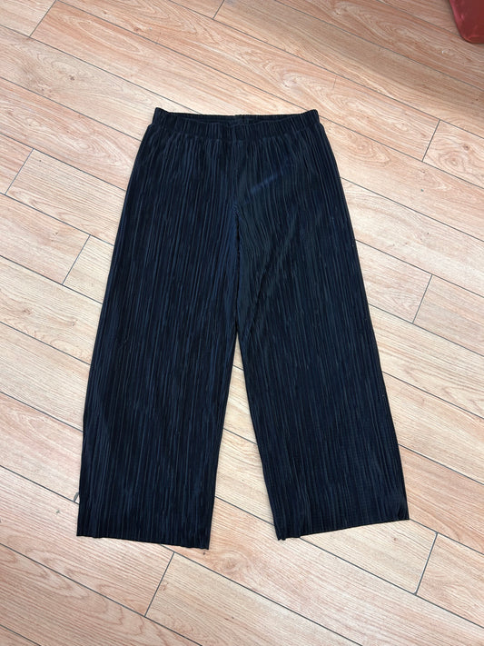 Anne Klein medium black ribbed cropped wide leg pants