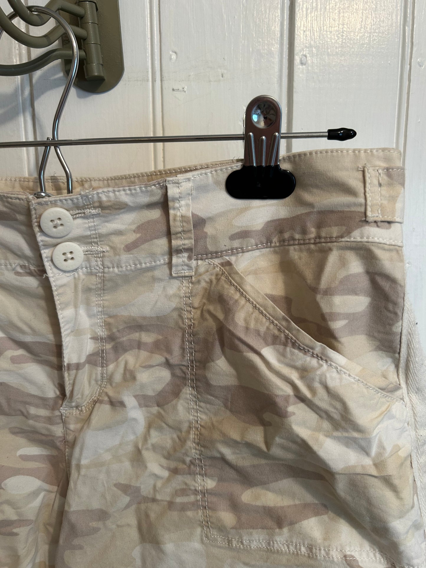 Sanctuary 29 tan camo shorts