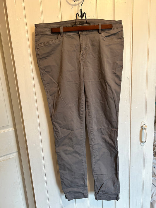 Denver Hayes size 10 grey straight leg jeans