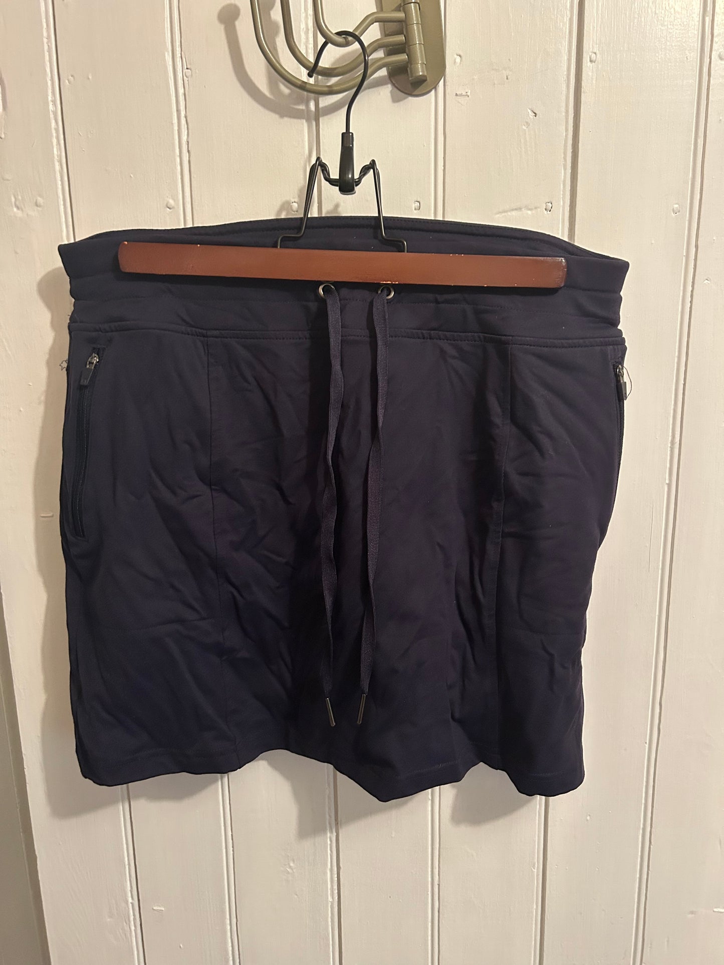 Hyba medium navy blue athletic skort