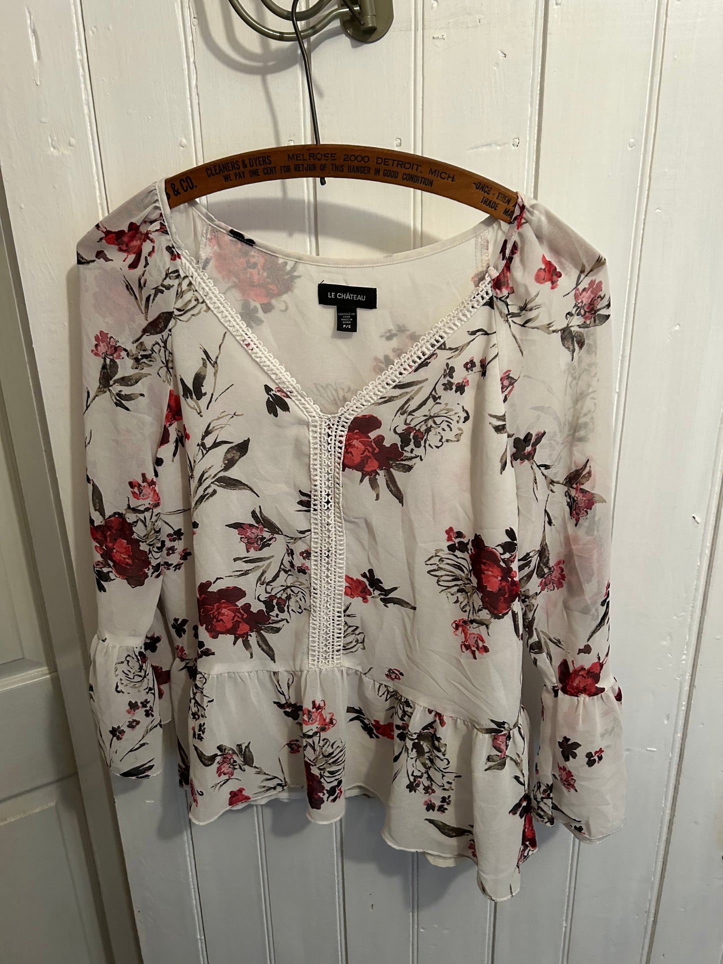 Le château small white & red floral flare sleeve blouse