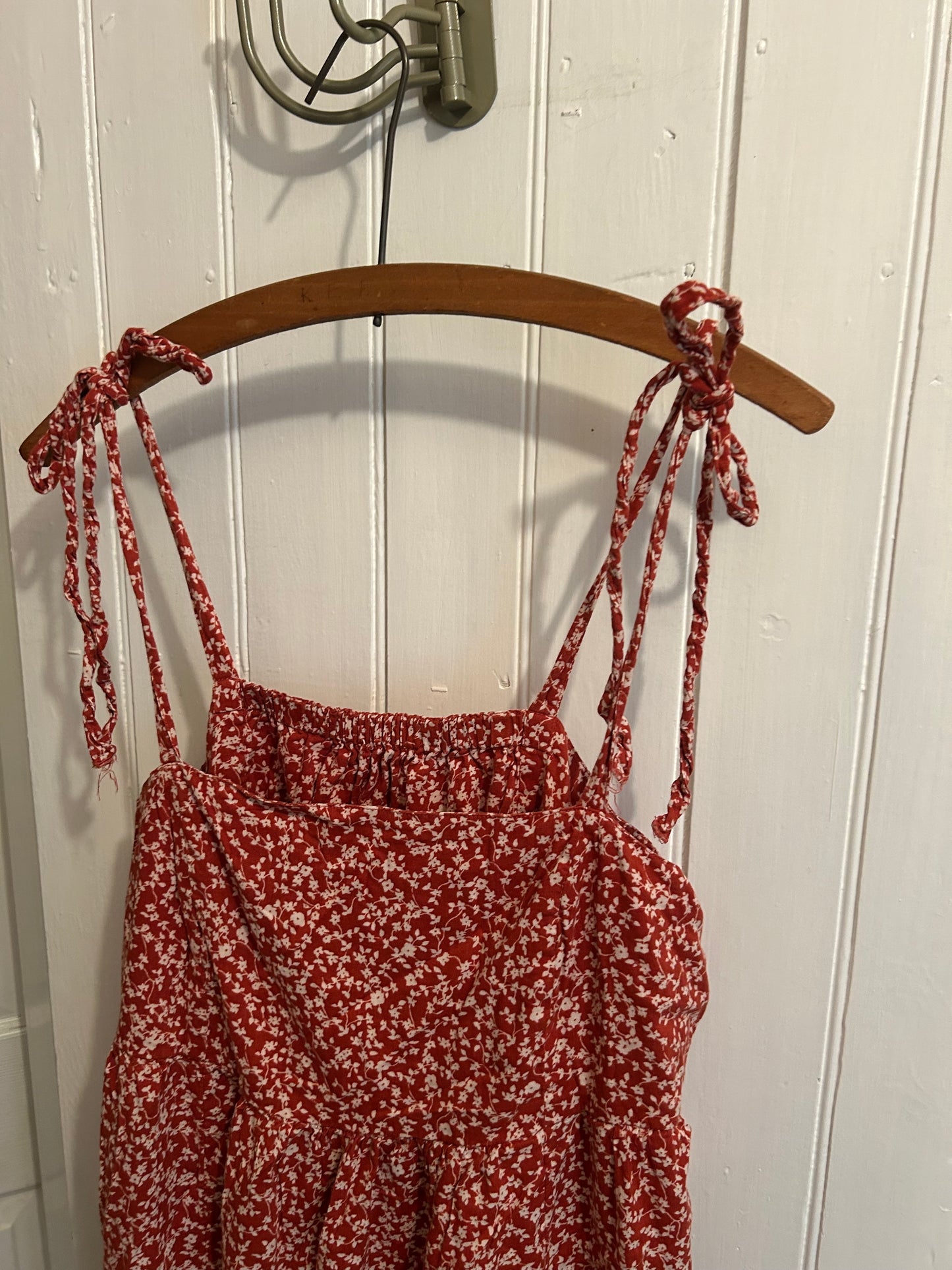 Old navy xl red floral spaghetti tie strap midi dress