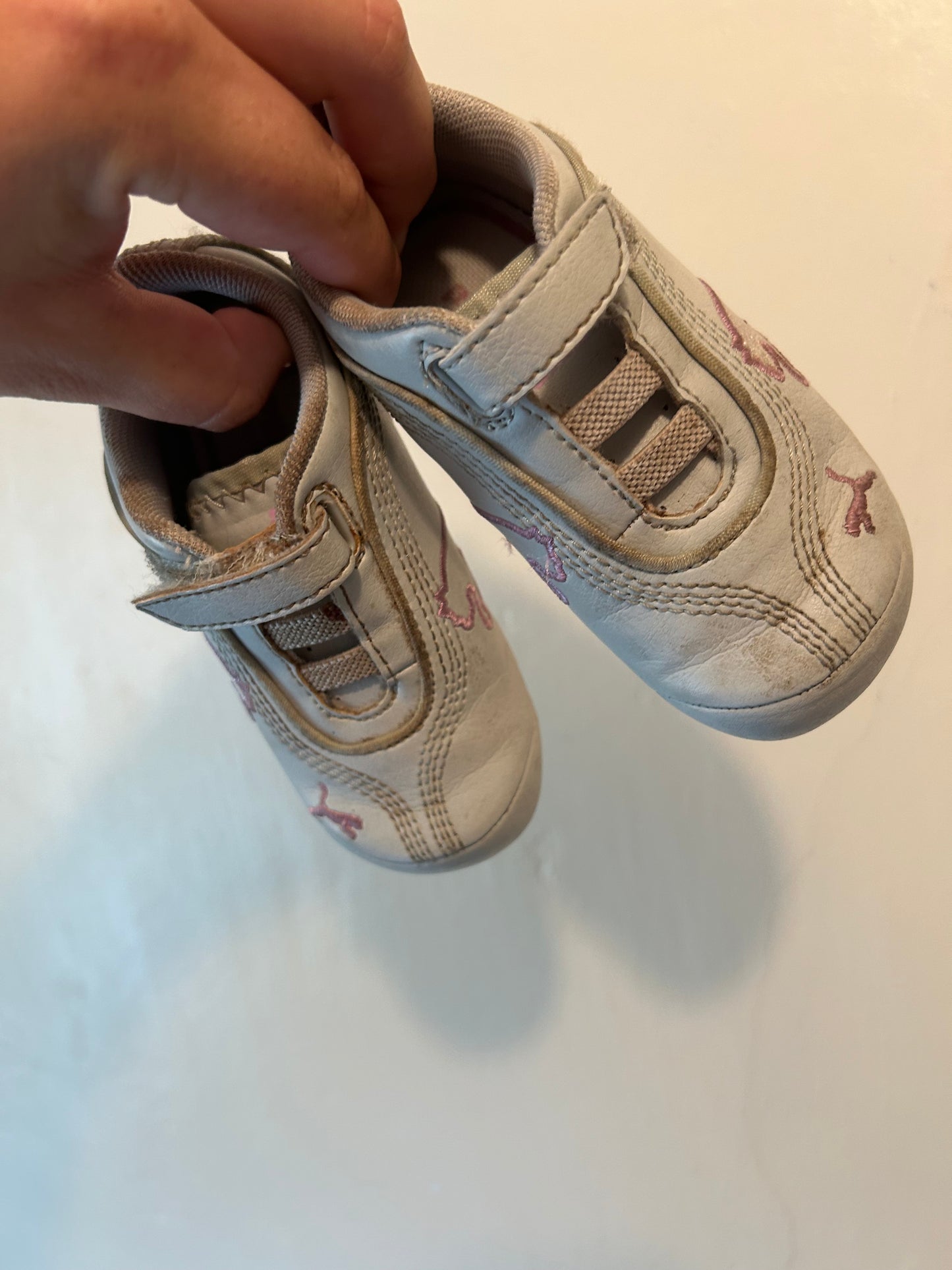 Puma infant 6 off white & pink sneakers