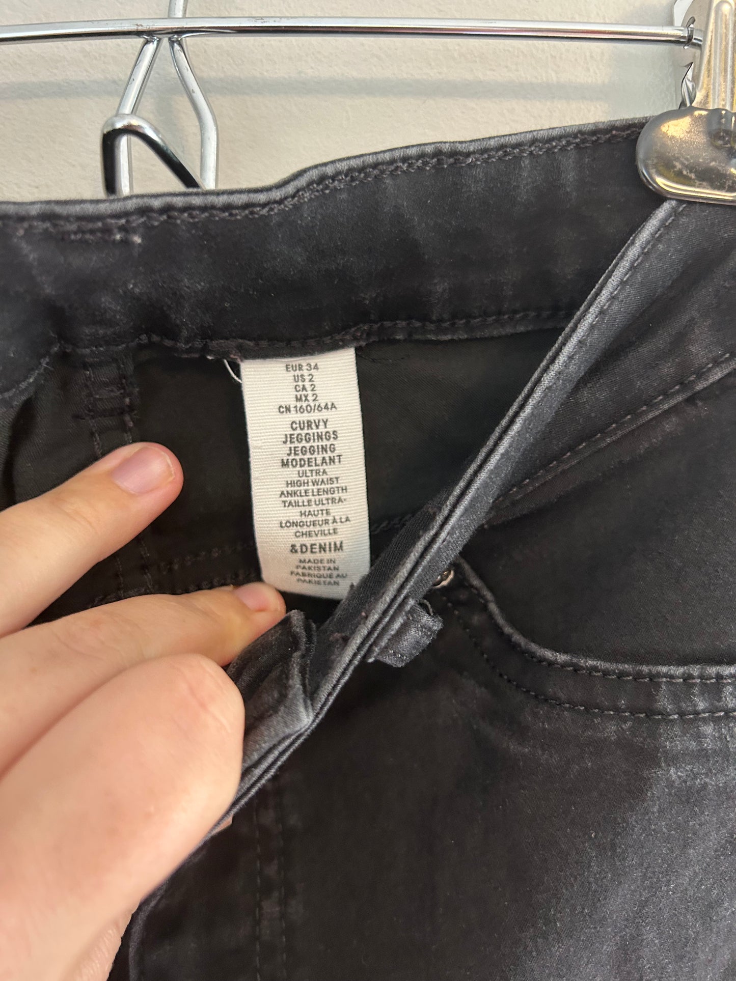 H&M & Denim women’s 2 black denim skinny jeans