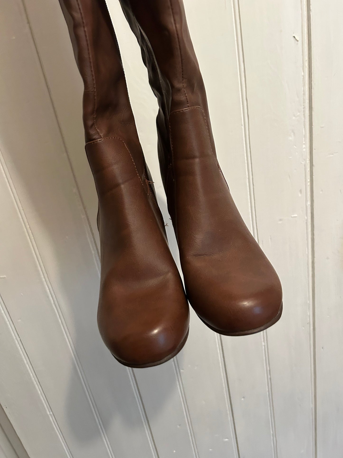 Ardene 10 brown heeled knee high boots