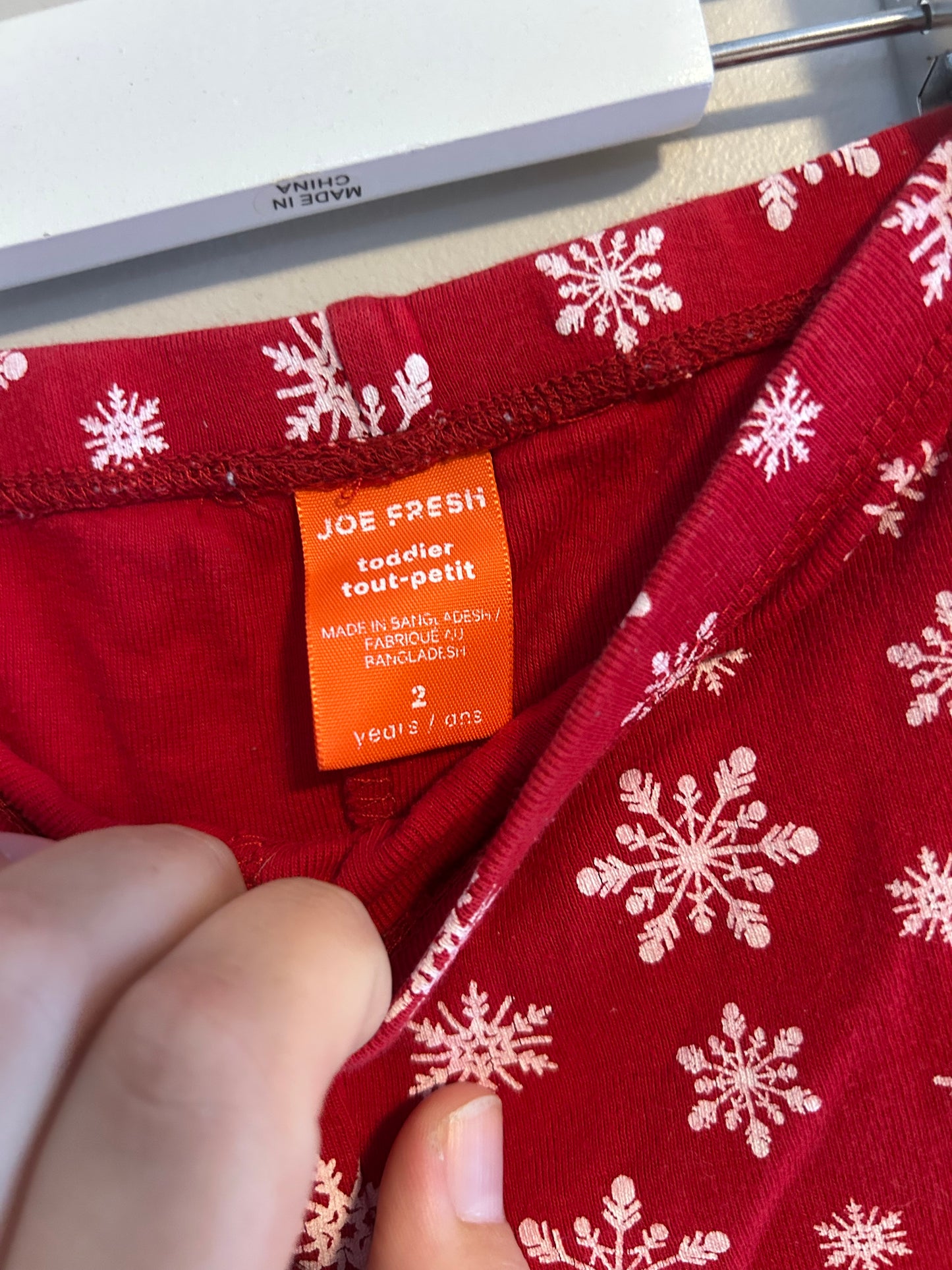 Joe fresh 2t red snowflake leggings