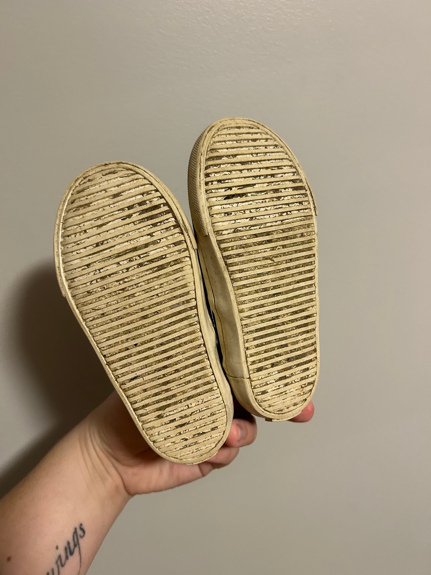 Old navy toddler 7 Dino shoes