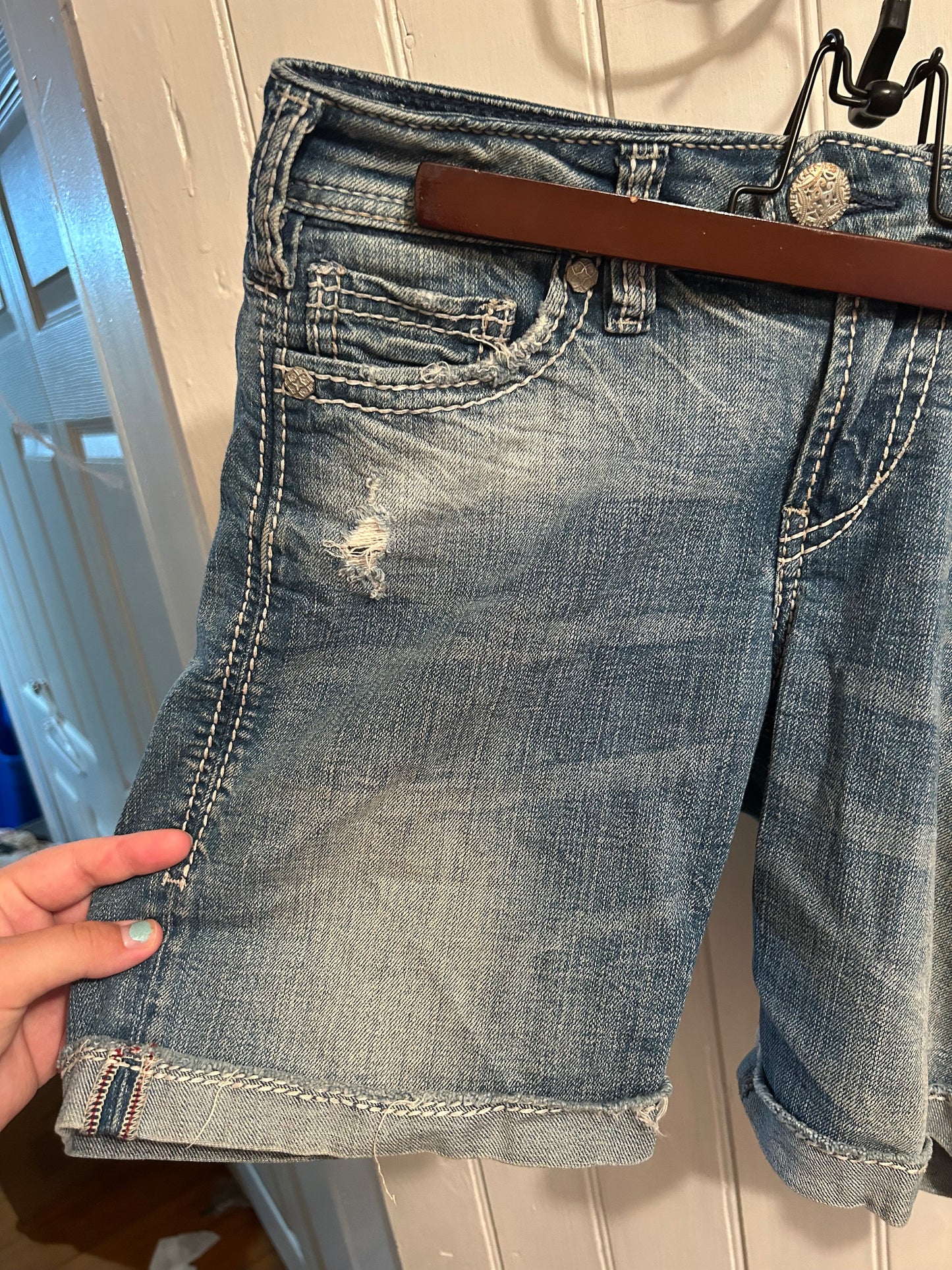 Silver jeans women’s 29 medium wash Bermuda denim shorts