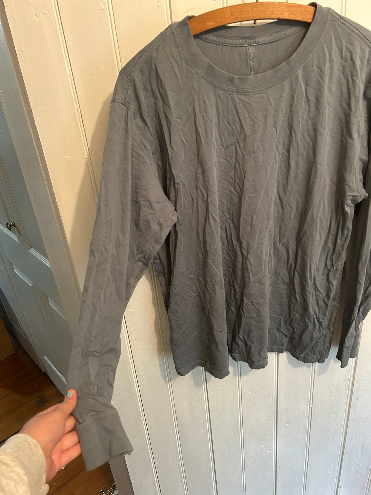 Lululemon 8/10 light blue long sleeve loose fit shirt