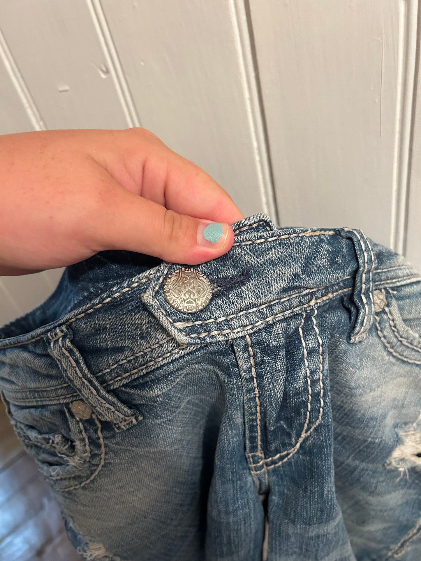 Silver jeans women’s 29 medium wash Bermuda denim shorts