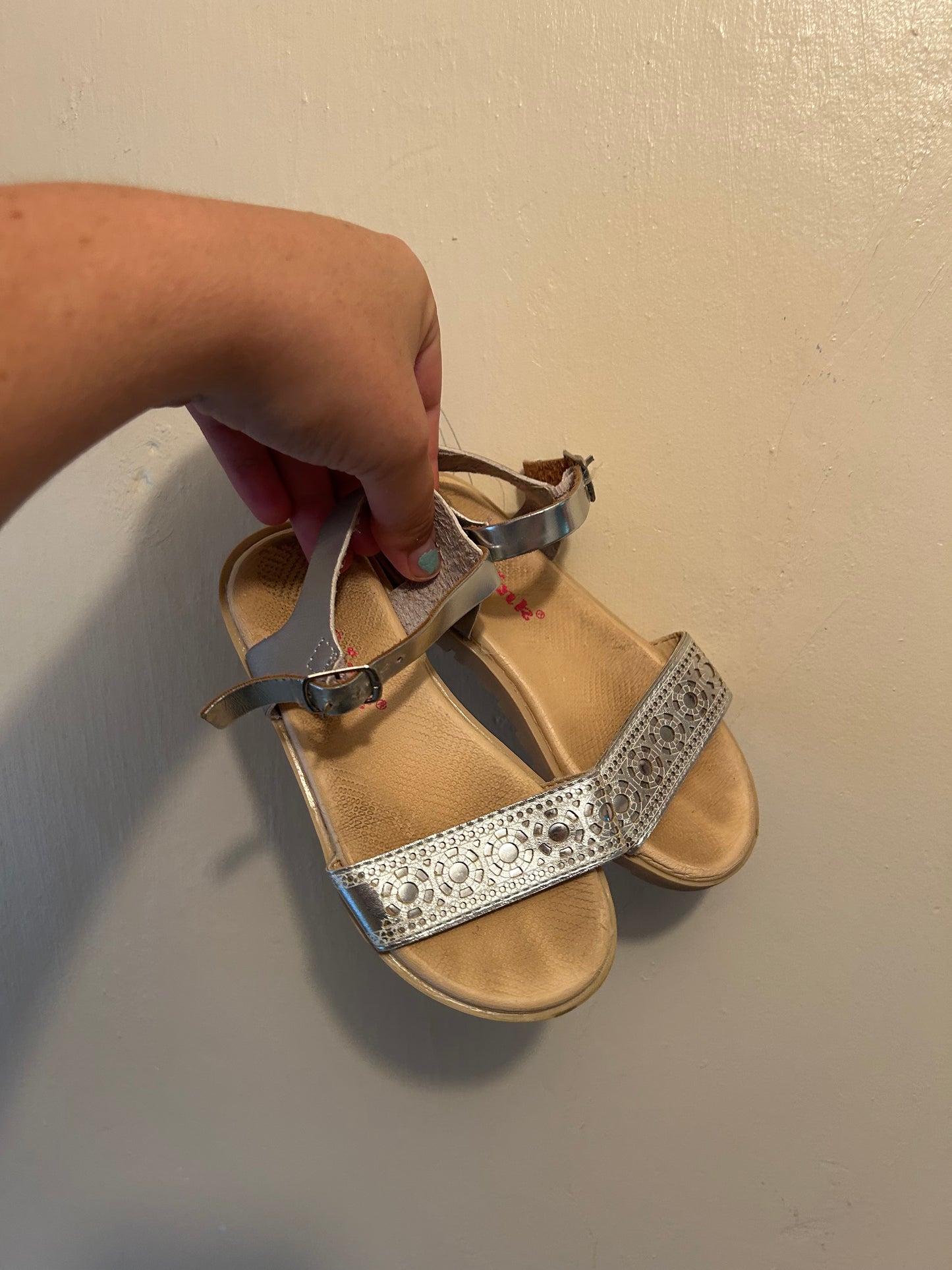 Link toddler 11 gold strapy sandals