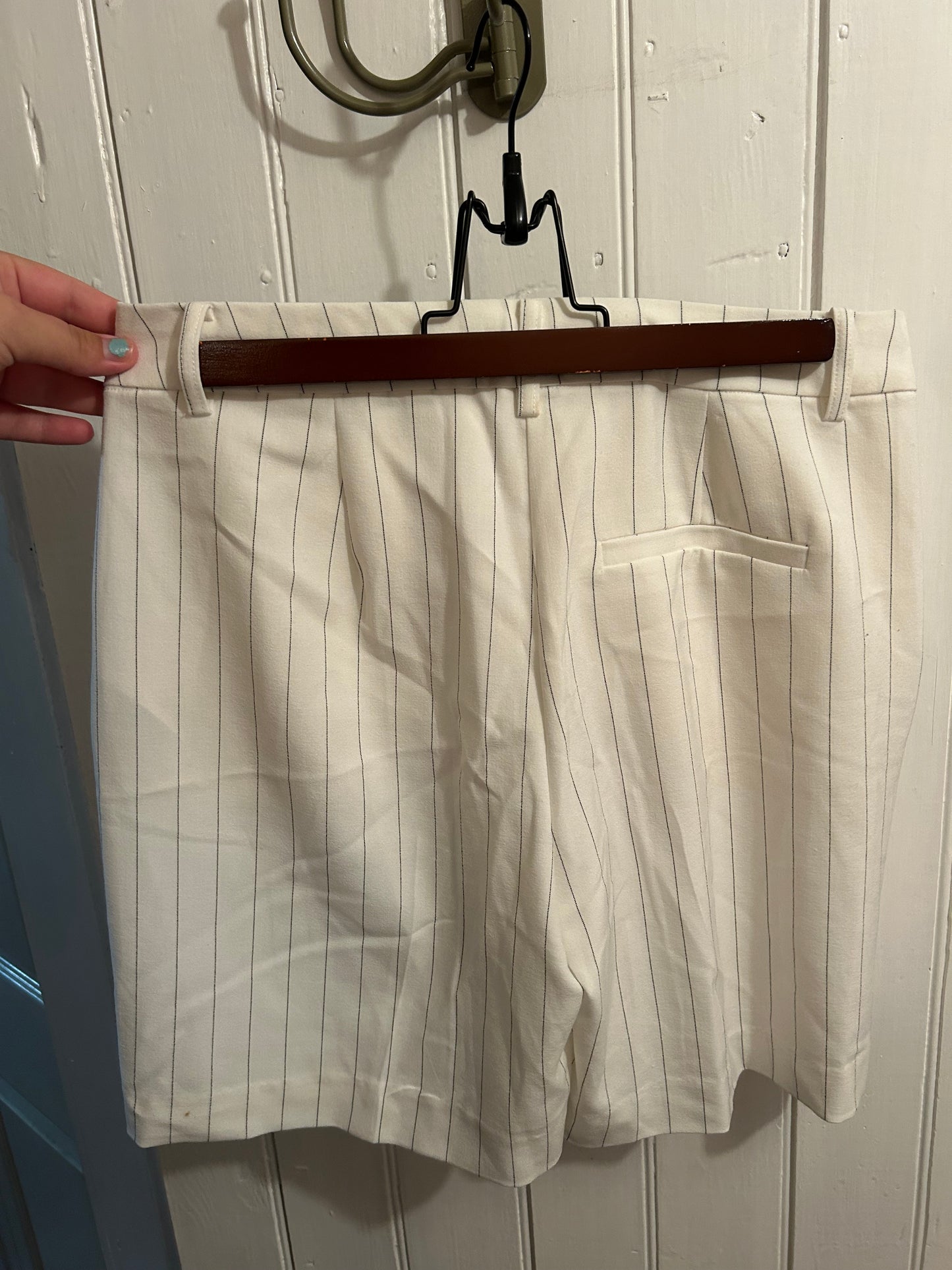 NEW Ichi women’s 38 white striped shorts