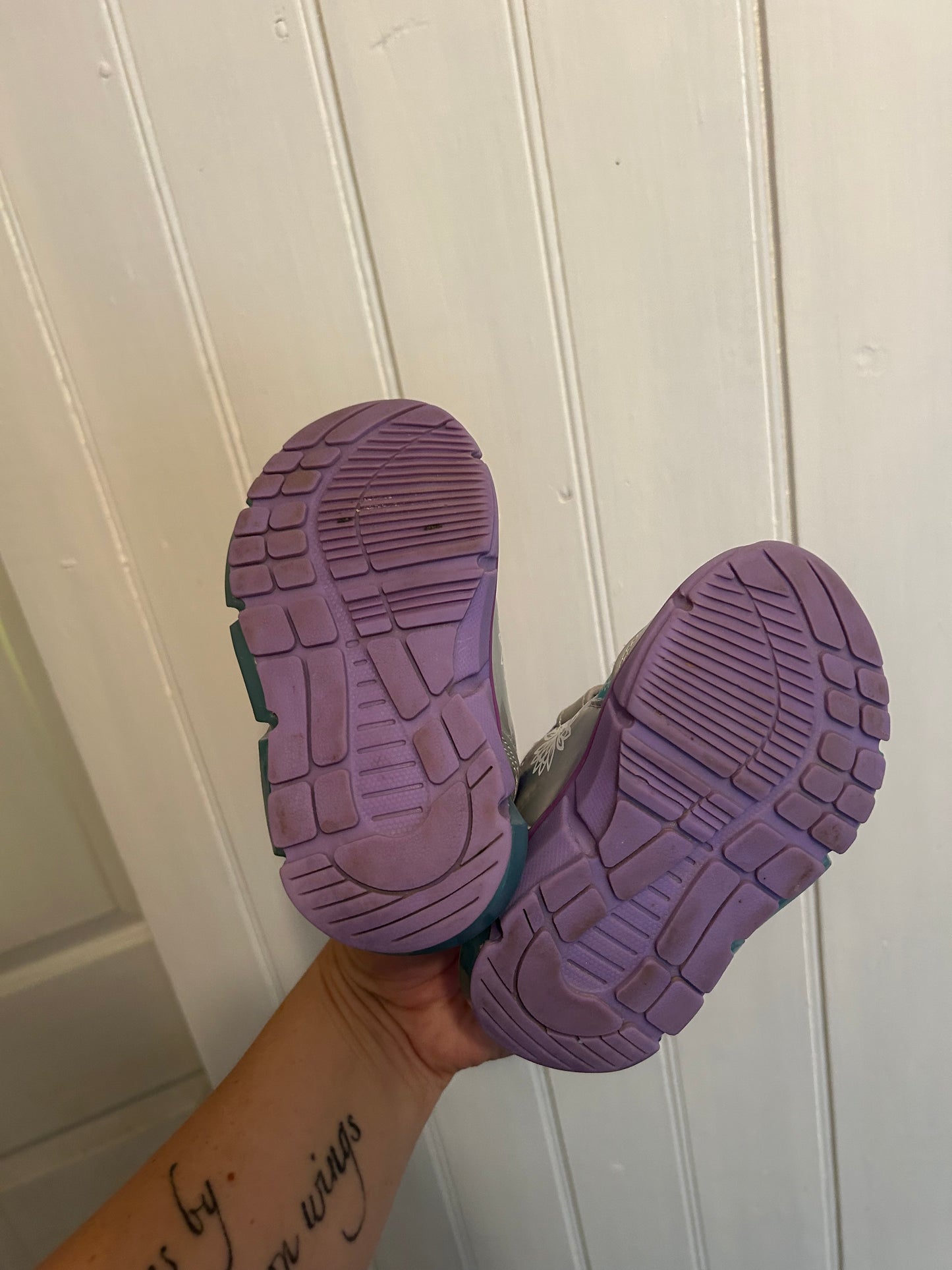 Frozen infant 7 light up sneakers