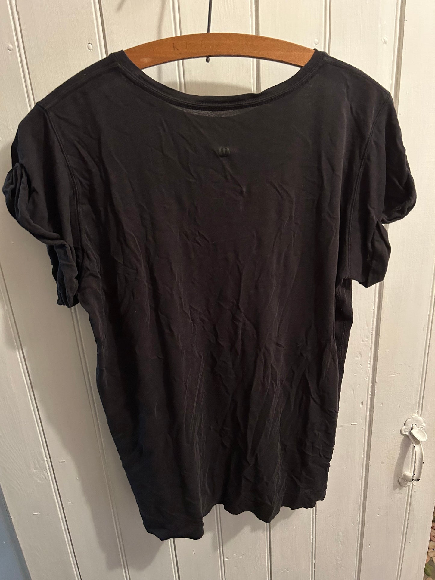 Lululemon 8 black cactus T-shirt