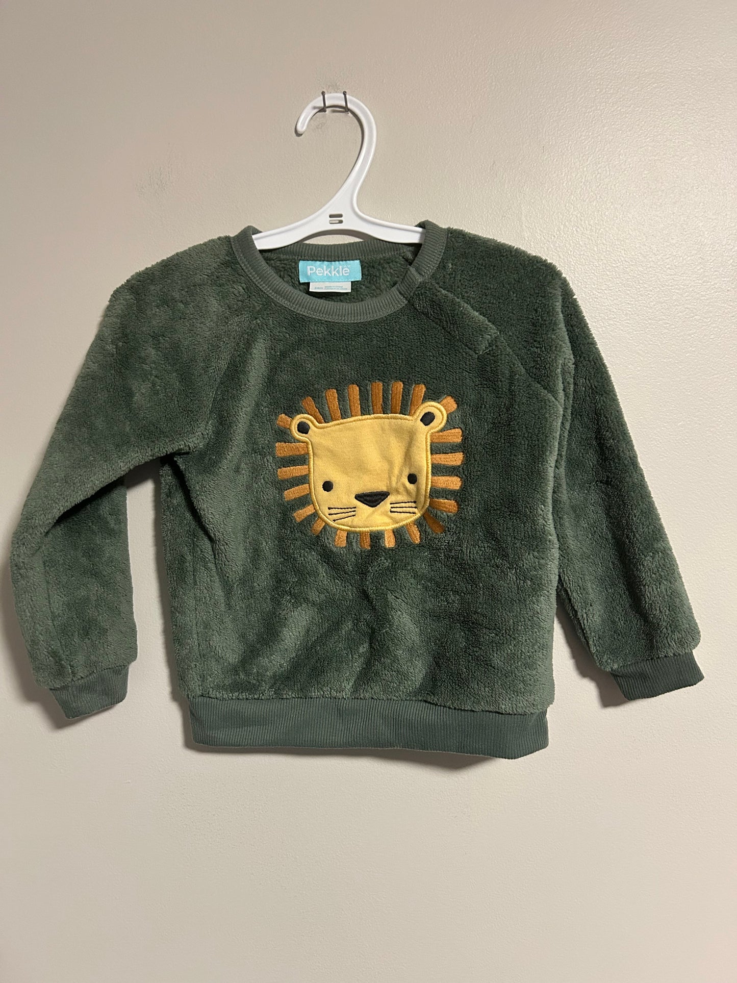 Pekkle 24m green lion Sherpa sweater