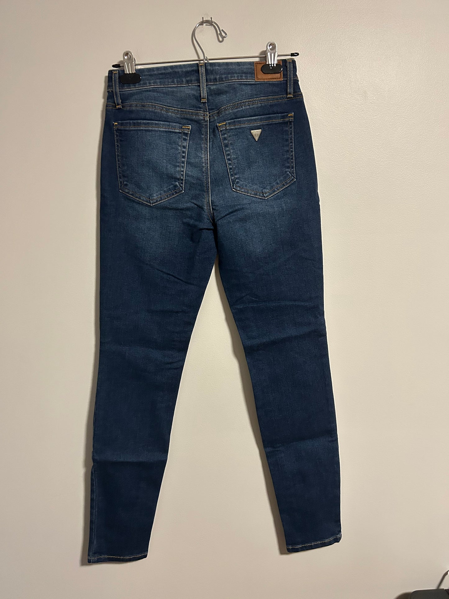NEW Guess 26 medium wash curvy skinny jeans