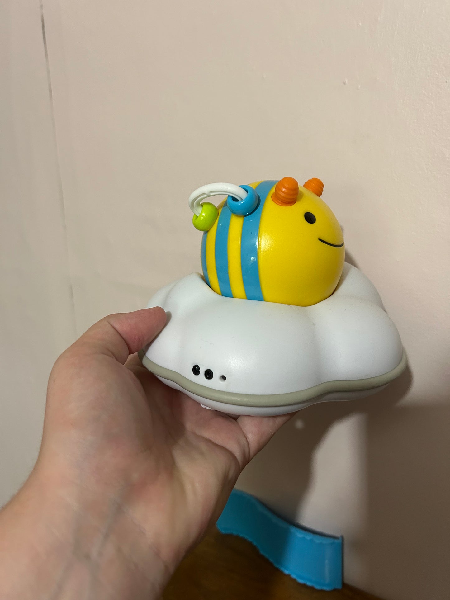 Skiphop follow me bee cloud