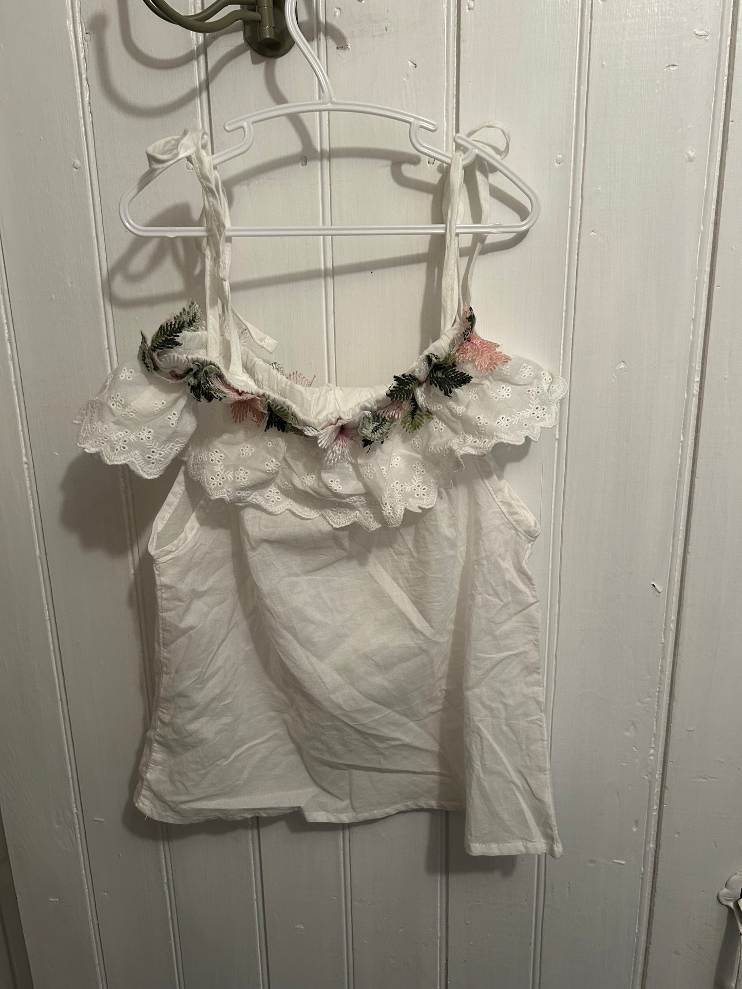 Humor bear girls small white floral lace tank top