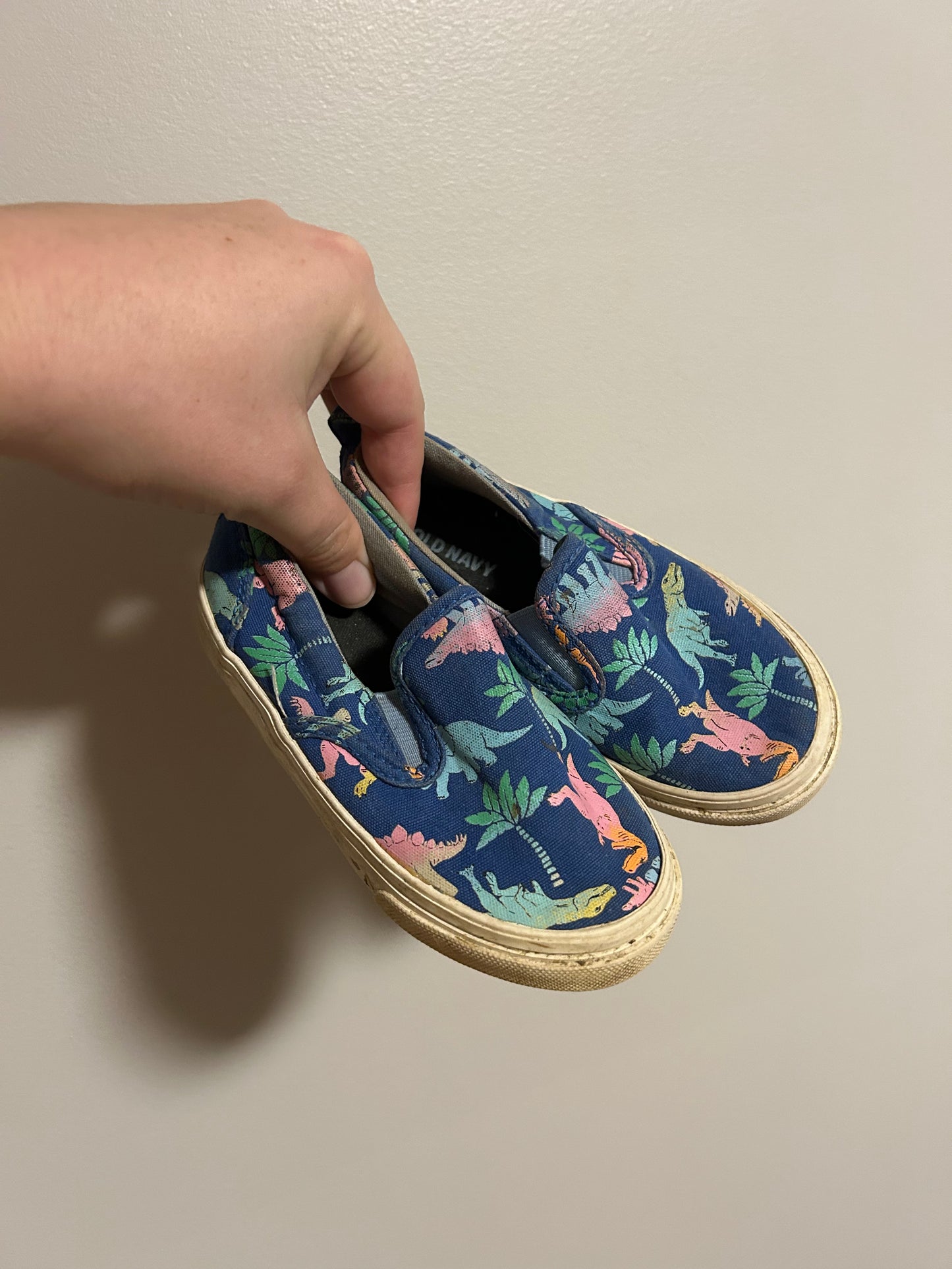 Old navy toddler 7 Dino shoes