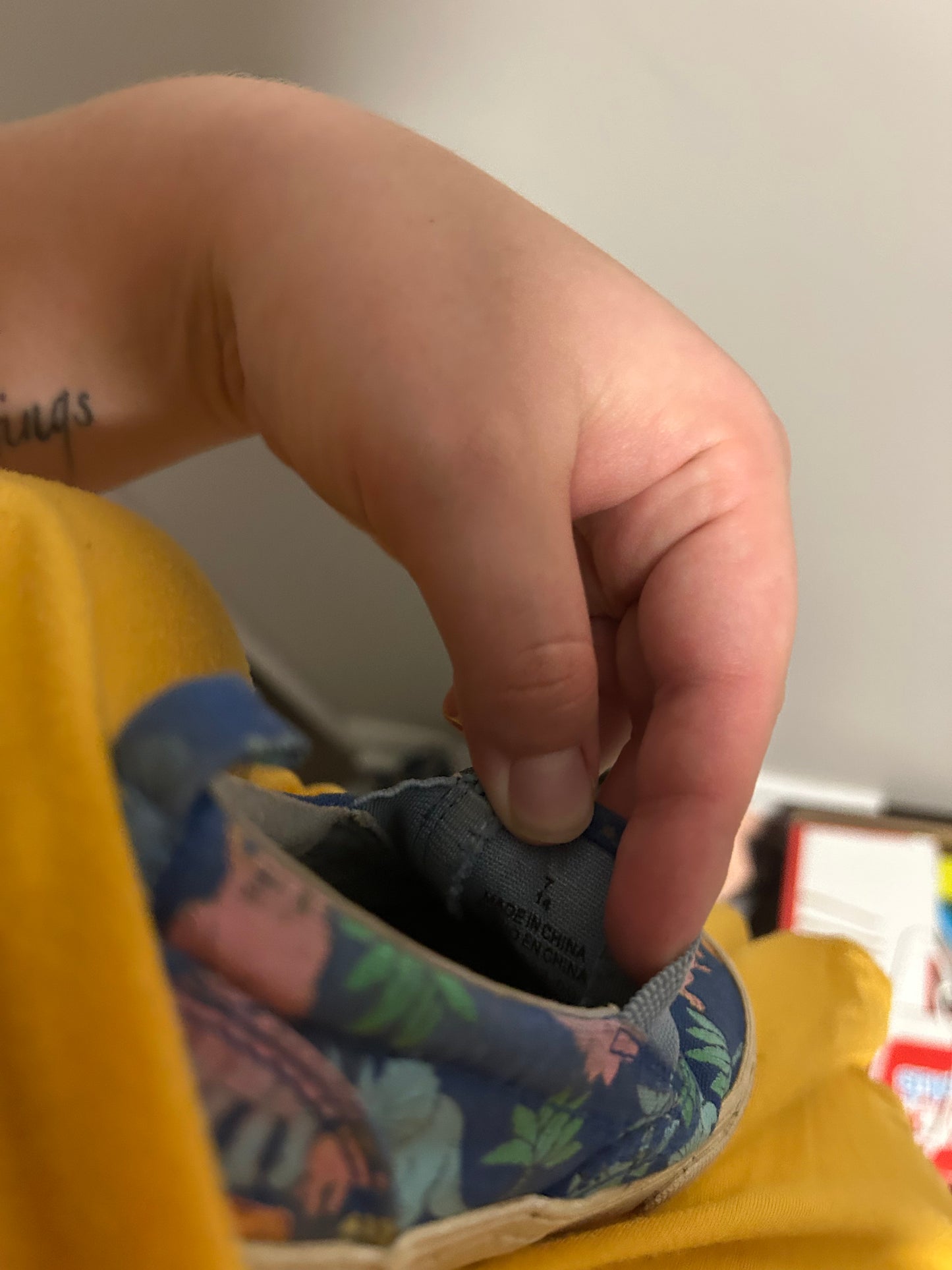 Old navy toddler 7 Dino shoes