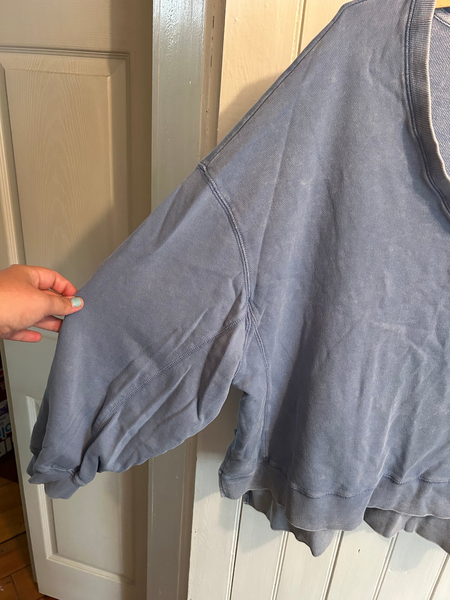 Z supply medium blue vneck cropped sweater