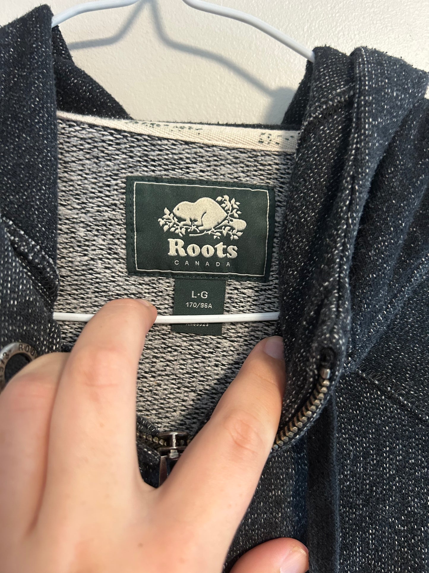 Roots women’s large black zip up hoodie sweater