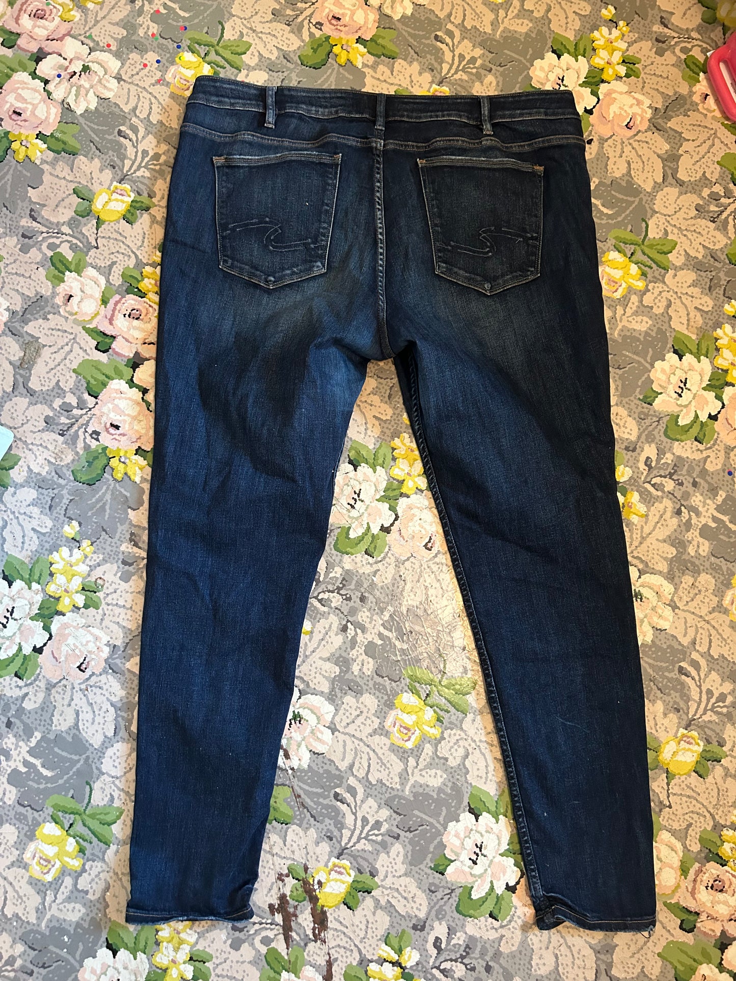 Silver jeans plus 22 dark wash skinny jeans