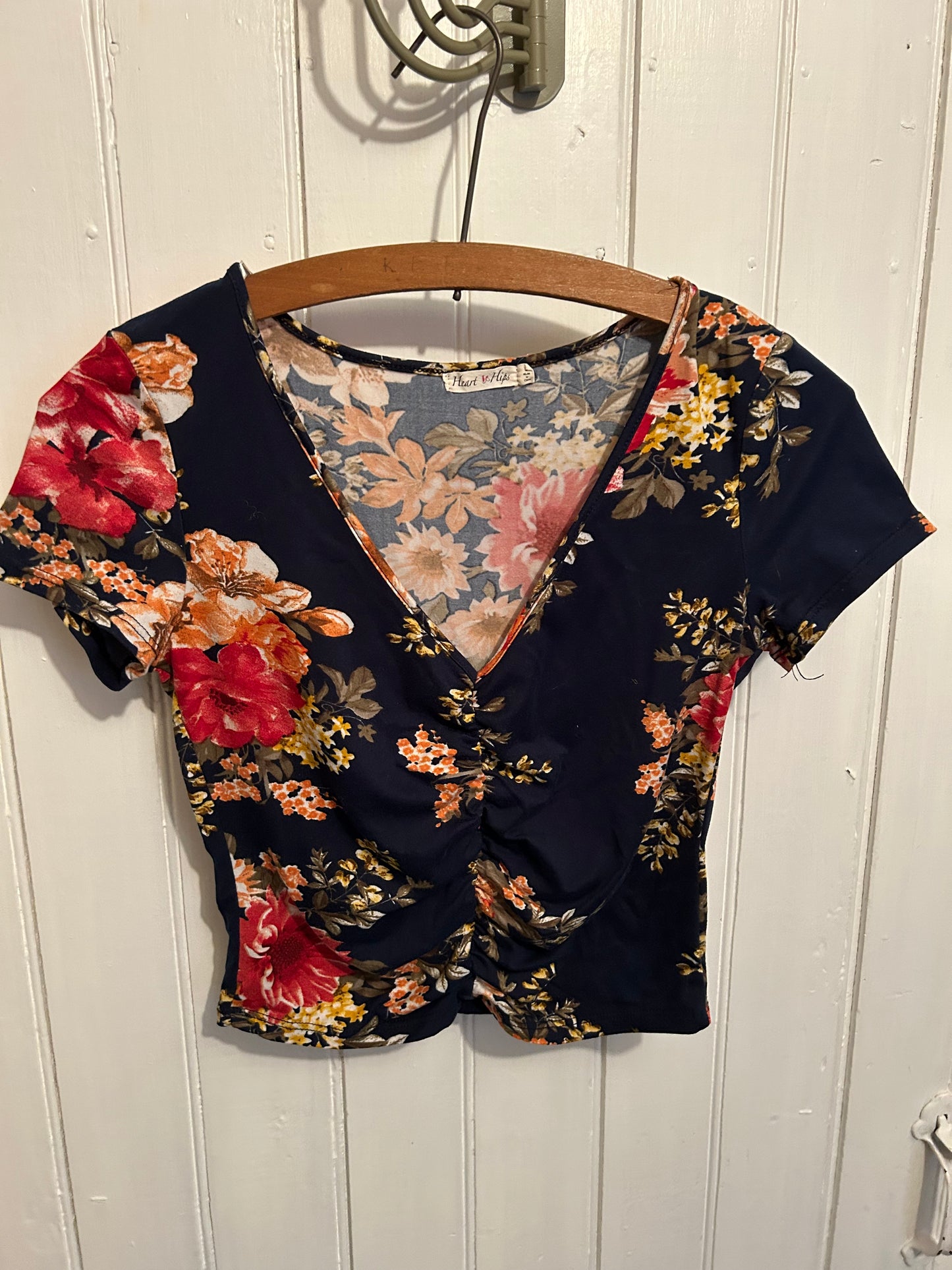 Heart & hip small blue & red floral vneck crop top