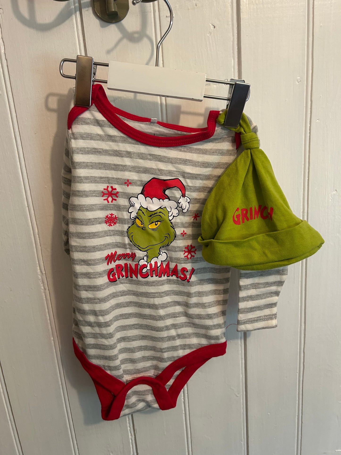 Grinch 6/12m striped onesie & hat set