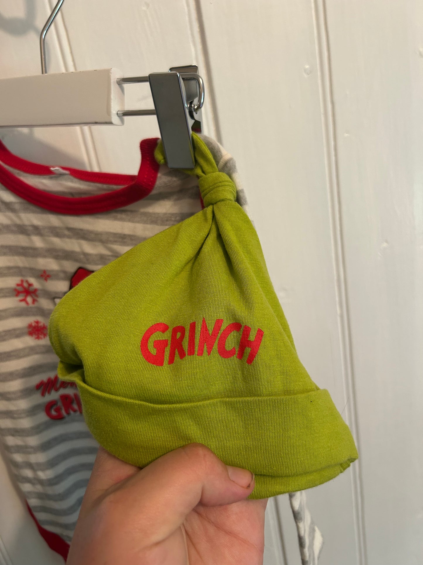Grinch 6/12m striped onesie & hat set