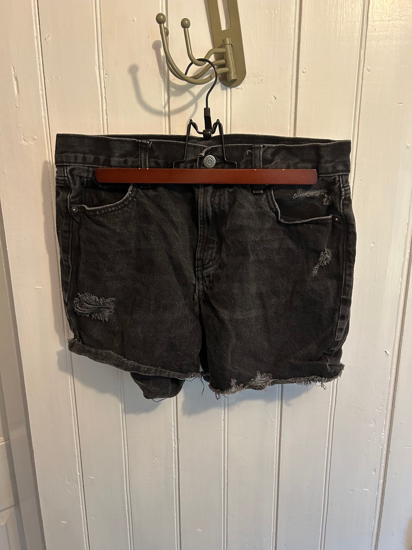 Old navy 6 black denim shorts