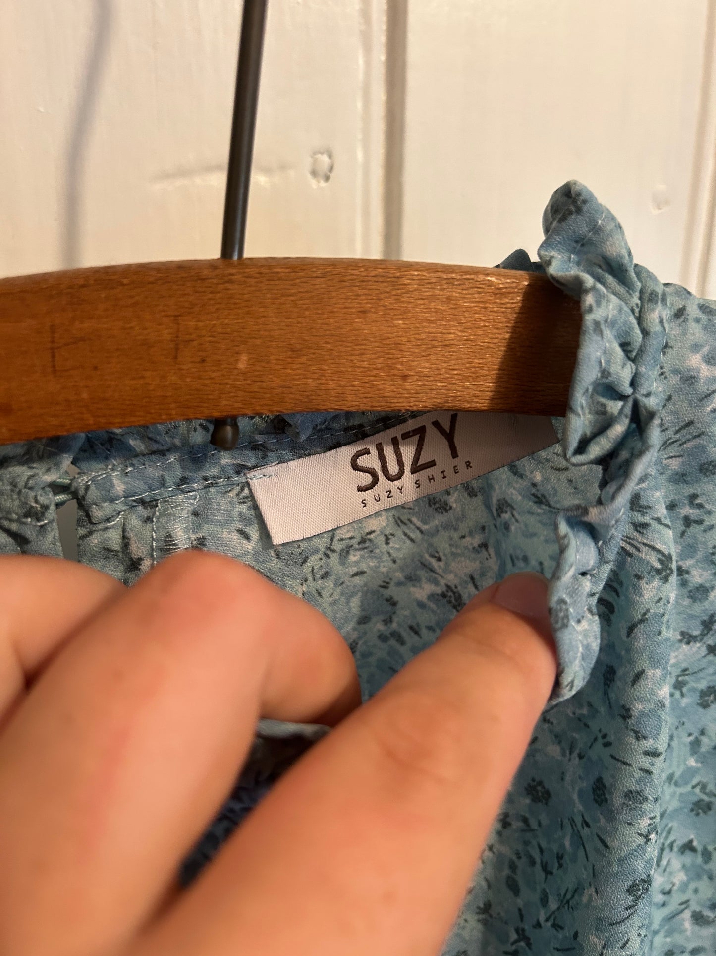 Suzy sheir medium blue floral ruffle blouse
