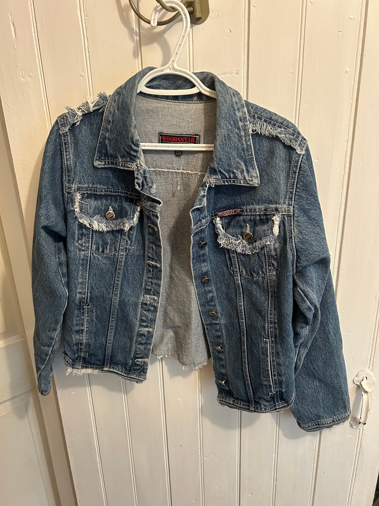 Woodstar women’s xl medium wash distressed denim jean jacket