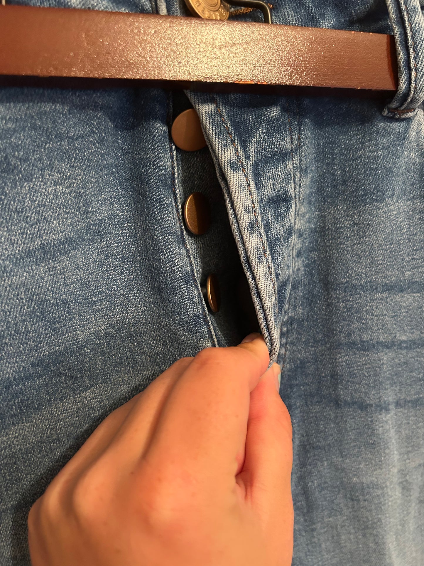 Kut from the Kloth 10 light wash button up skinny jeans