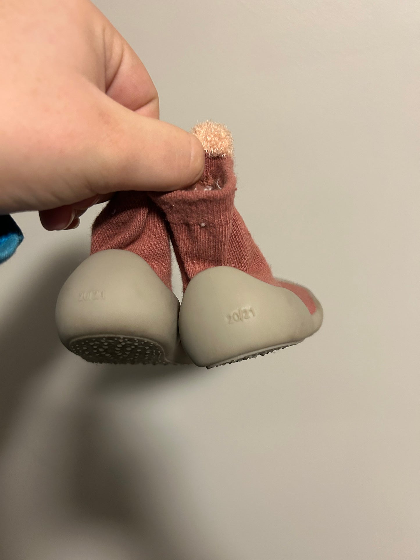 Infant 6 pink rabbit sock shoes