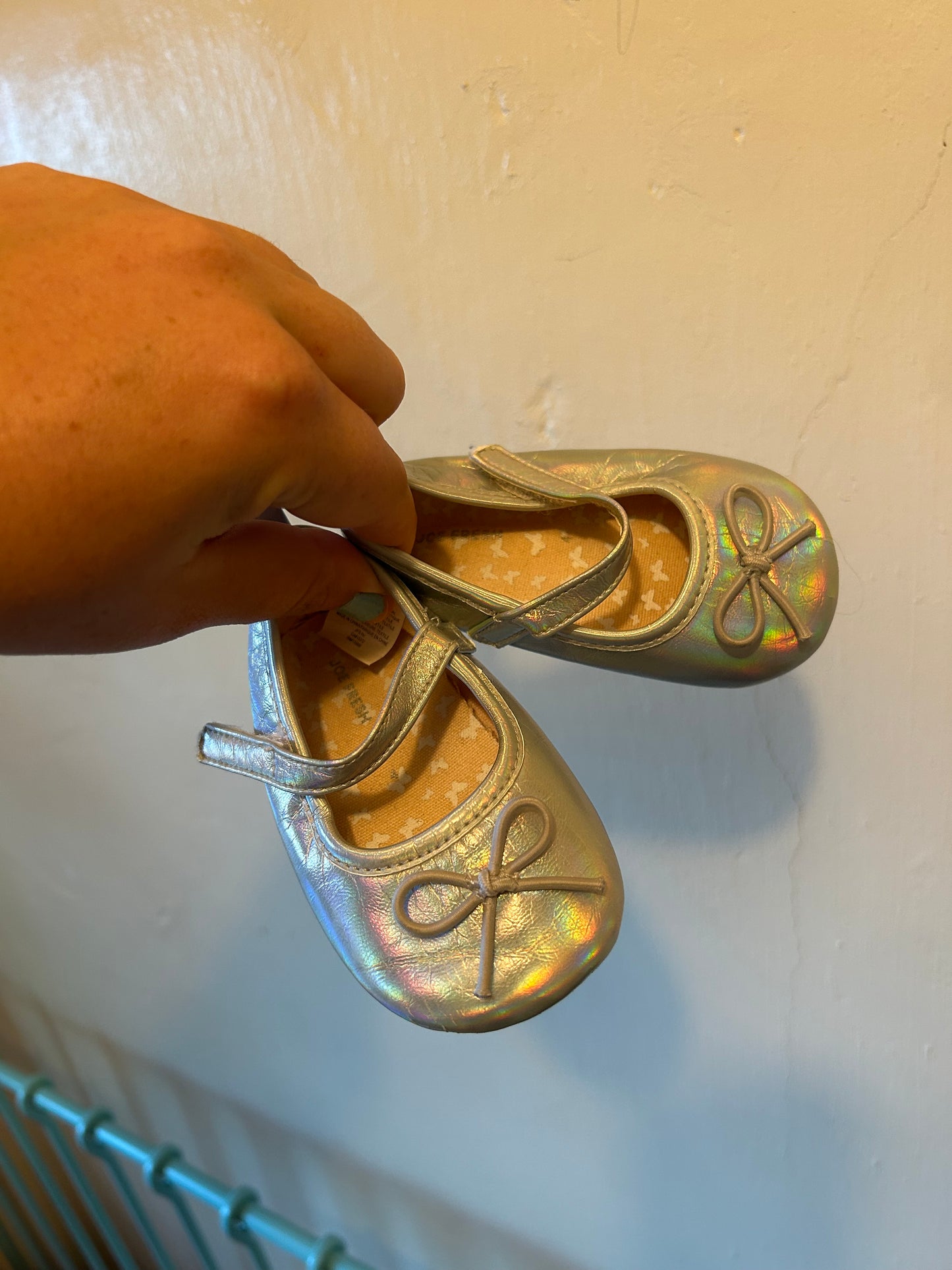 Joe fresh 4 silver flat shoes