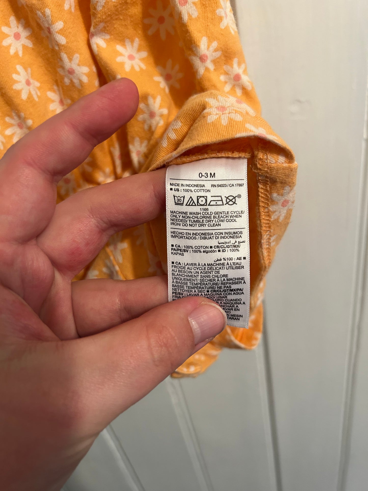 Old navy 0/3m yellow daisy romper