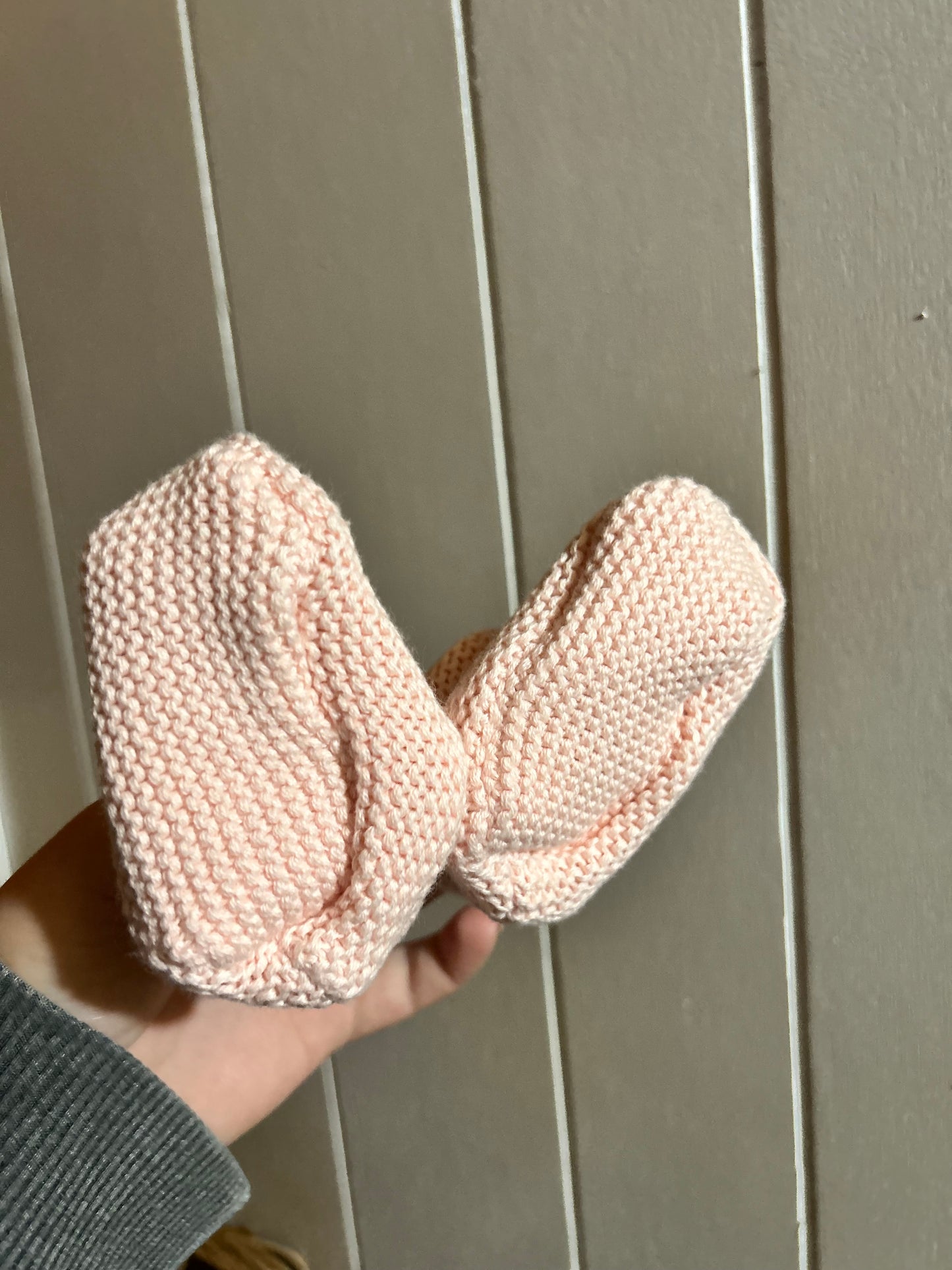 Gap 0/3m pink knit booties